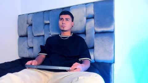 Snapshot of sam_knight_ chatting on 12.23.25 SAM online show from 12.23.25