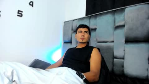 Snapshot of sam_knight_ chatting on 01.08.26 SAM online show from 01.08.26