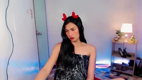 Snapshot of sam_mitinair chatting on 12.23.24 sam online show from 12.23.24