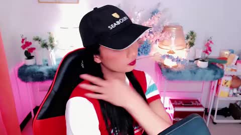 Snapshot of sam_mitinair chatting on 02.18.25 sam online show from 02.18.25