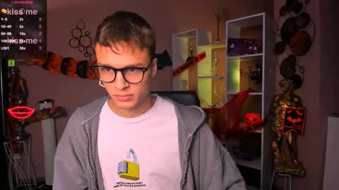 Snapshot of sam_nexor chatting on 10.25.25 Sam online show from 10.25.25