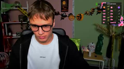 Snapshot of sam_nexor chatting on 10.31.25 Sam online show from 10.31.25