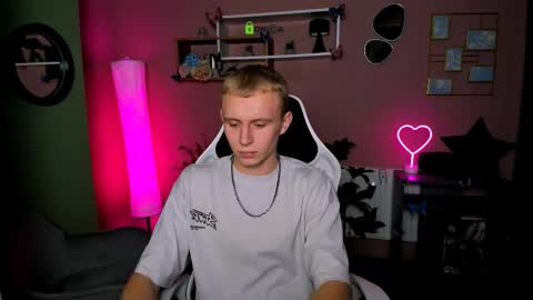 Snapshot of sam_nexor chatting on 11.30.25 Sam online show from 11.30.25