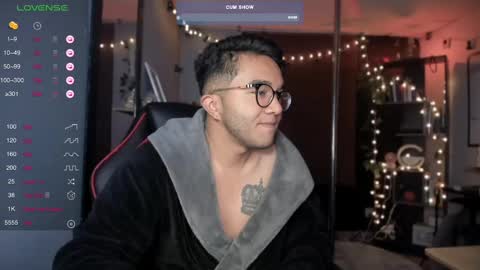 Snapshot of sam_thompson_z chatting on 12.10.24 SAMUEL THOMPSON online show from 12.10.24