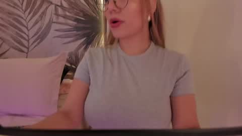 Snapshot of samaantha_white_ chatting on 06.01.26 Samaantha online show from 06.01.26