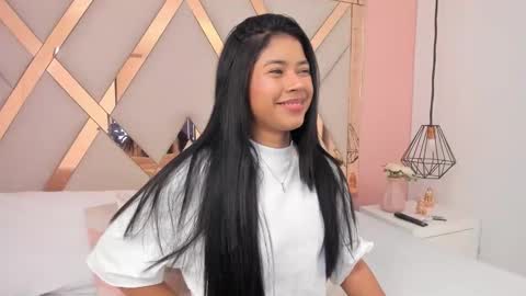 Snapshot of samantaa_shy chatting on 10.15.25 sam online show from 10.15.25