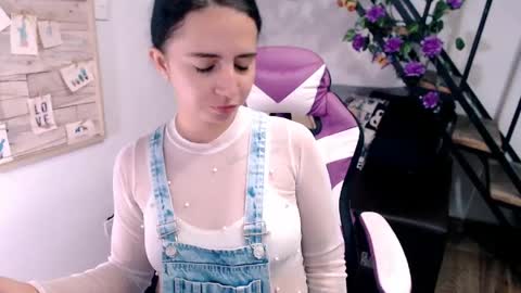 Snapshot of samantha2girl chatting on 04.19.26 samantha online show from 04.19.26