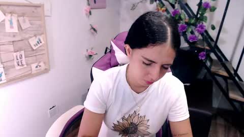 Snapshot of samantha2girl chatting on 05.19.26 samantha online show from 05.19.26