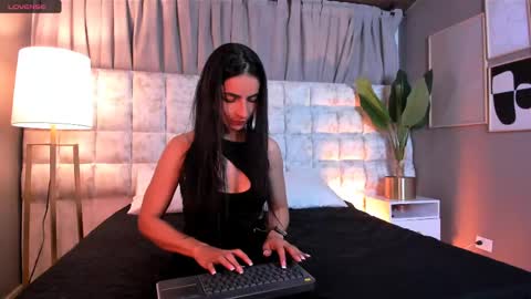 Snapshot of samantha_velle chatting on 04.25.26 samantha_velle online show from 04.25.26