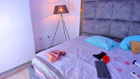 Snapshot of samanthaa_gil_ chatting on 12.14.25 Samantha online show from 12.14.25