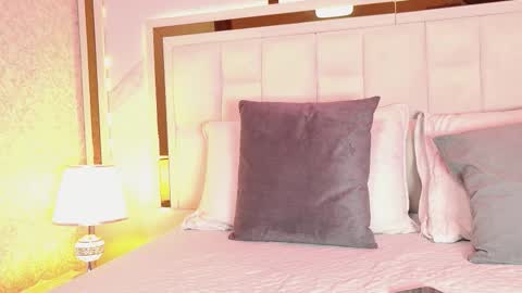 Snapshot of samanthaa_sm chatting on 10.22.25 samanthaa_sm online show from 10.22.25