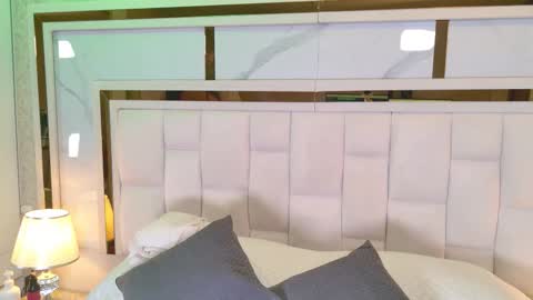 Snapshot of samanthaa_sm chatting on 12.22.25 samanthaa_sm online show from 12.22.25