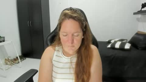 Snapshot of samanthaleon chatting on 11.15.25 Samantha samy online show from 11.15.25