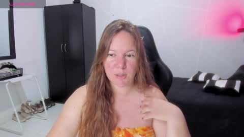 Snapshot of samanthaleon chatting on 11.17.25 Samantha samy online show from 11.17.25