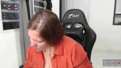 Snapshot of samanthaleon chatting on 12.15.25 Samantha samy online show from 12.15.25