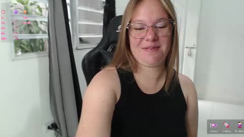 Snapshot of samanthaleon chatting on 12.19.25 Samantha samy online show from 12.19.25