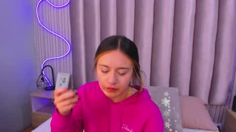 Alejandra  online show from 11.06.25