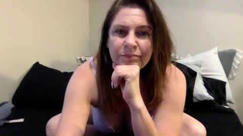Snapshot of samanthavale chatting on 04.27.26 Samantha Vale online show from 04.27.26