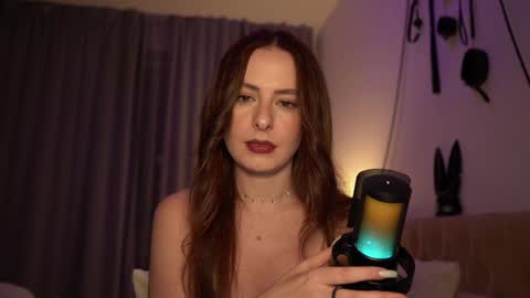 Snapshot of samanthavixen chatting on 02.04.25 Goddess Samantha Vixen online show from 02.04.25