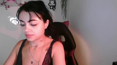 Snapshot of samara01_ chatting on 04.11.26 Samara Please remeber follow me and rate me - thumbs up online show from 04.11.26