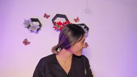 Snapshot of samara_jonnes_ chatting on 01.14.25 Samara is my name a pleasure delighted that you are here leave your thumb up it is important to me online show from 01.14.25