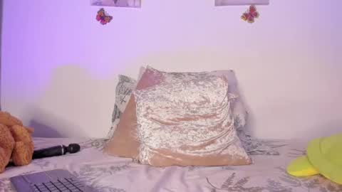 Snapshot of samara_jonnes_ chatting on 01.27.25 Samara is my name a pleasure delighted that you are here leave your thumb up it is important to me online show from 01.27.25