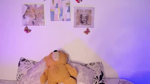 Snapshot of samara_jonnes_ chatting on 01.29.25 Samara is my name a pleasure delighted that you are here leave your thumb up it is important to me online show from 01.29.25