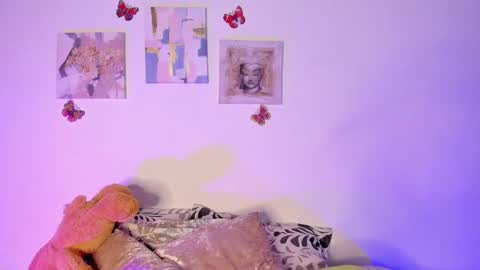 Snapshot of samara_jonnes_ chatting on 01.31.25 Samara is my name a pleasure delighted that you are here leave your thumb up it is important to me online show from 01.31.25