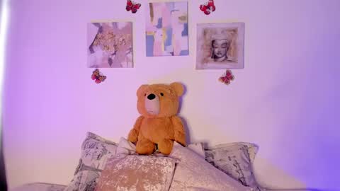 Snapshot of samara_jonnes_ chatting on 02.02.25 Samara is my name a pleasure delighted that you are here leave your thumb up it is important to me online show from 02.02.25