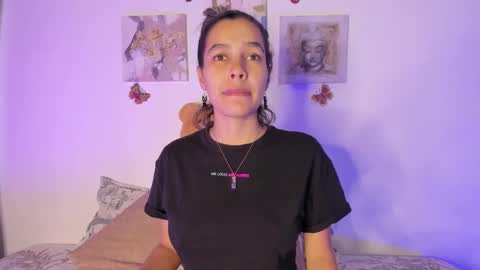 Snapshot of samara_jonnes_ chatting on 02.07.25 Samara is my name a pleasure delighted that you are here leave your thumb up it is important to me online show from 02.07.25