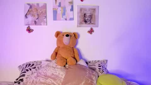 Snapshot of samara_jonnes_ chatting on 02.09.25 Samara is my name a pleasure delighted that you are here leave your thumb up it is important to me online show from 02.09.25