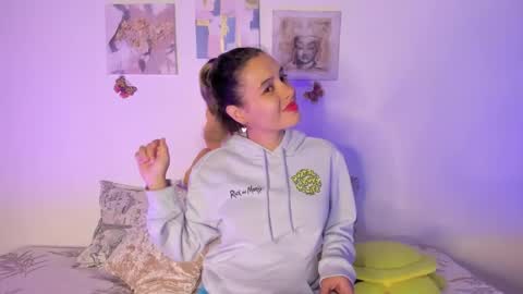 Snapshot of samara_jonnes_ chatting on 02.10.25 Samara is my name a pleasure delighted that you are here leave your thumb up it is important to me online show from 02.10.25