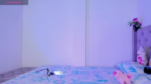 Snapshot of samara_jonnes_ chatting on 04.09.26 Samara is my name a pleasure delighted that you are here leave your thumb up it is important to me online show from 04.09.26