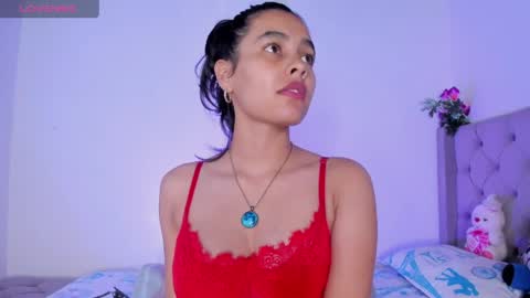 Snapshot of samara_jonnes_ chatting on 04.09.26 Samara is my name a pleasure delighted that you are here leave your thumb up it is important to me online show from 04.09.26