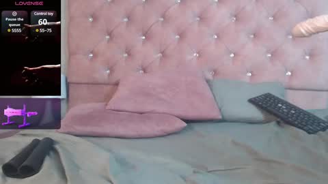 Snapshot of samaragrey18 chatting on 02.26.25 samaragrey18 online show from 02.26.25