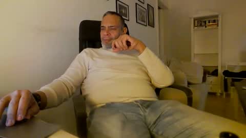 Sam online show from 01.11.25