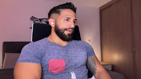 Snapshot of samdornan chatting on 03.12.25 Sam Dornan online show from 03.12.25