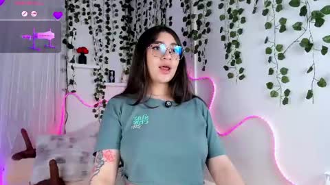 Snapshot of samii_evanns chatting on 06.18.26 Samii Evans online show from 06.18.26