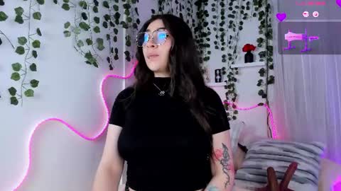 Snapshot of samii_evans chatting on 07.19.26 samii evans online show from 07.19.26