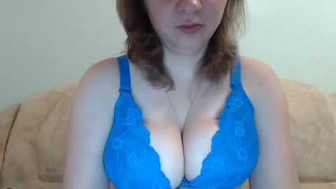 Snapshot of samiliya chatting on 12.15.24 samiliya online show from 12.15.24