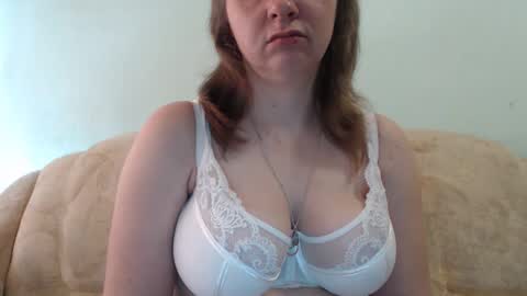 Snapshot of samiliya chatting on 02.15.25 samiliya online show from 02.15.25
