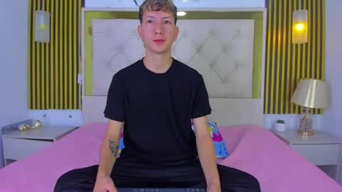 Snapshot of sammysex_ chatting on 11.25.25 SAMMY online show from 11.25.25