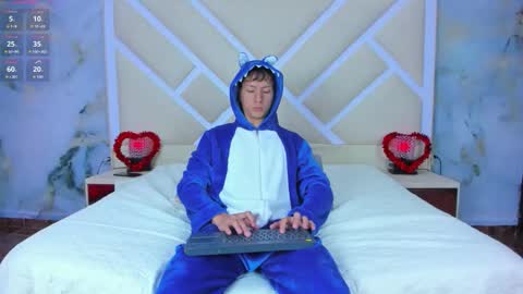 Snapshot of sammysex_ chatting on 12.02.25 SAMMY online show from 12.02.25