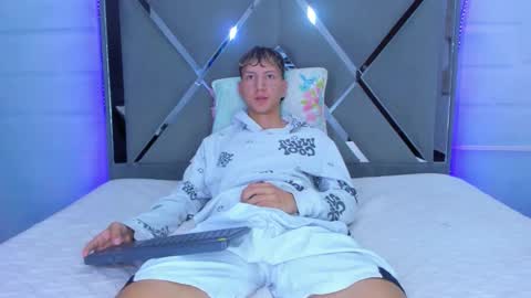 Snapshot of sammysex_ chatting on 12.05.25 SAMMY online show from 12.05.25