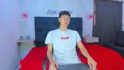 Snapshot of sammysex_ chatting on 12.14.25 SAMMY online show from 12.14.25