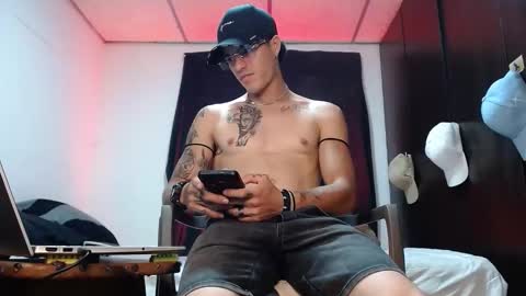 Snapshot of sammytop22 chatting on 04.24.26 sammy model independiente online show from 04.24.26