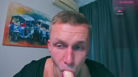 Snapshot of samuel_andrew chatting on 02.13.25 Samuel online show from 02.13.25