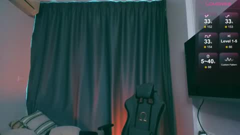 Snapshot of samuel_andrew chatting on 02.20.25 Samuel online show from 02.20.25