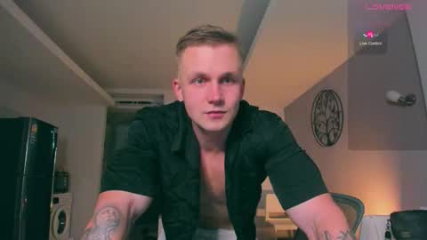 Snapshot of samuel_andrew chatting on 09.27.25 Samuel online show from 09.27.25