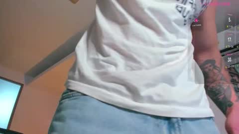 Snapshot of samuel_andrew chatting on 10.11.25 Samuel online show from 10.11.25